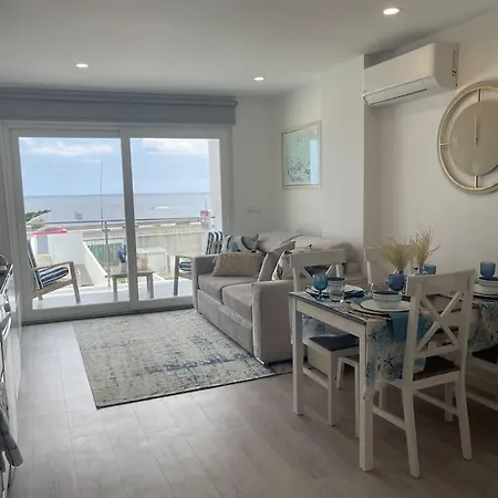 Sea Breeze Apartment *