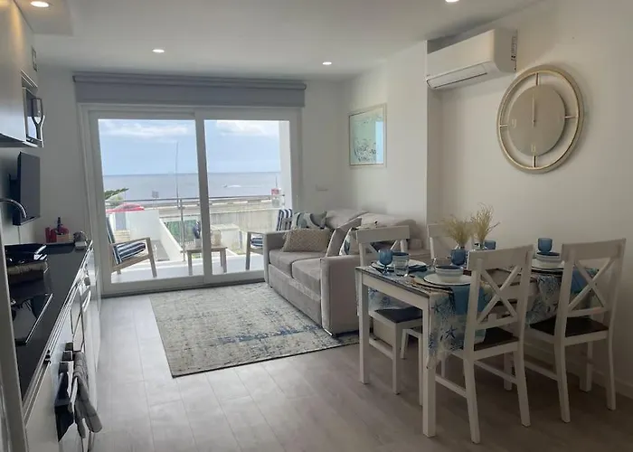 Sea Breeze Apartment *